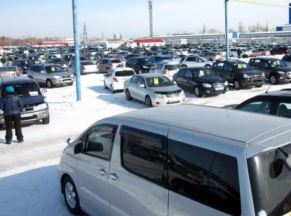 Исследование: российский рынок подержанных машин "стареет" ежегодно