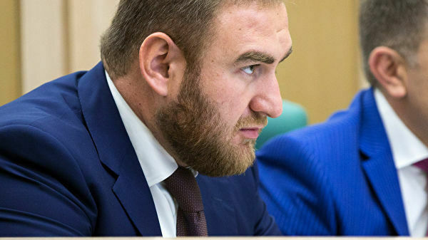 В Совфеде арестован сенатор Арашуков, подозреваемый в убийстве