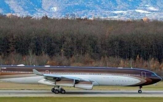 Британские власти отменили регистрацию самолета Алишера Усманова
