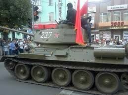 Украинские военные уничтожили Т-34, восстановленный к параду Победы в ЛНР