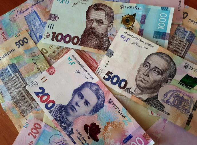 Национальный банк Украины снизил курс гривны к доллару США на 25%
