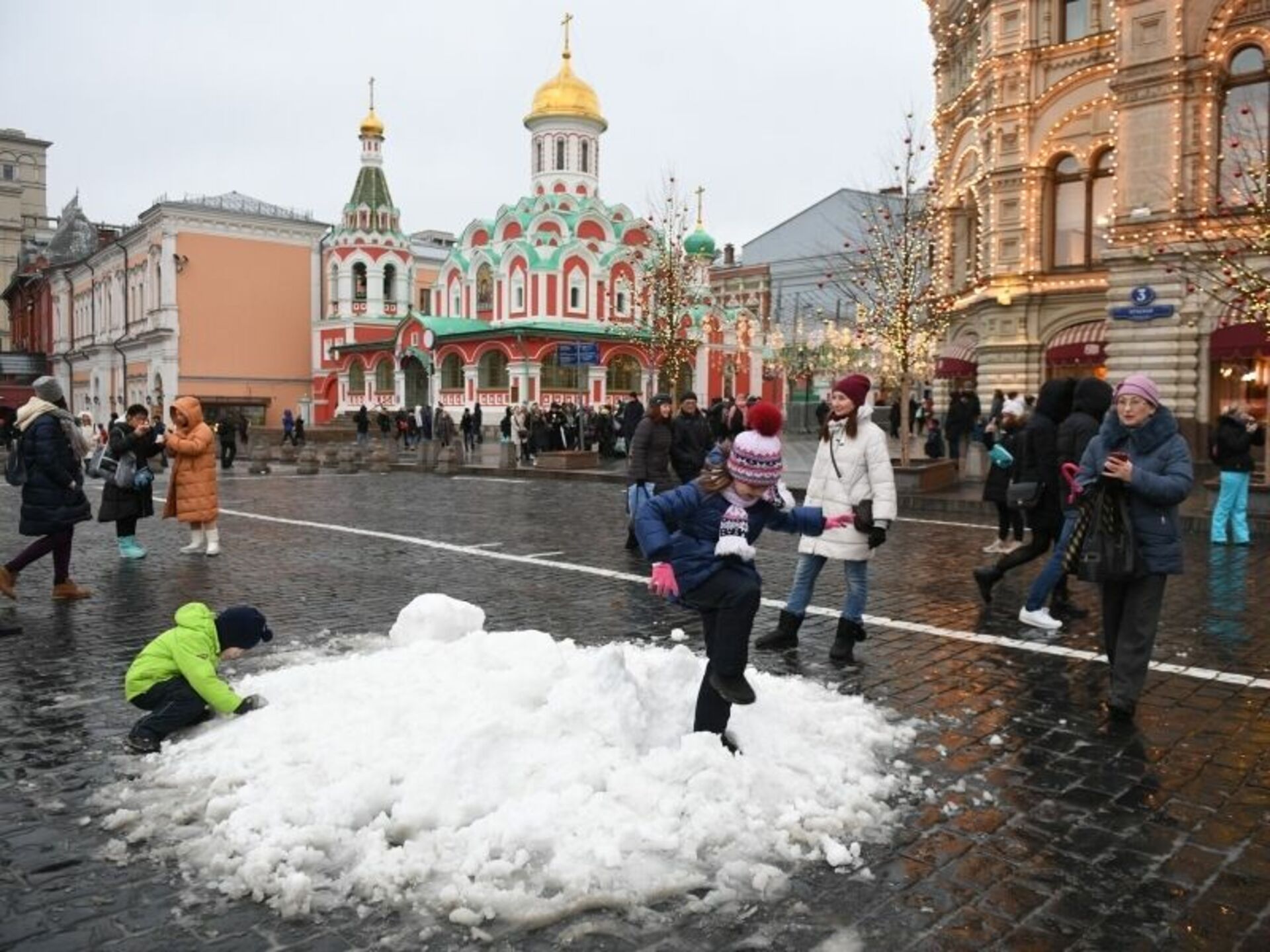 C сегодняшнего дня. Теплая зима в Москве. Москва весной.