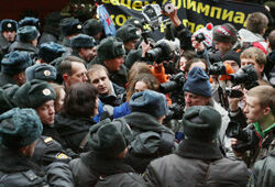 В Москве и Петербурге идут задержания оппозиционеров