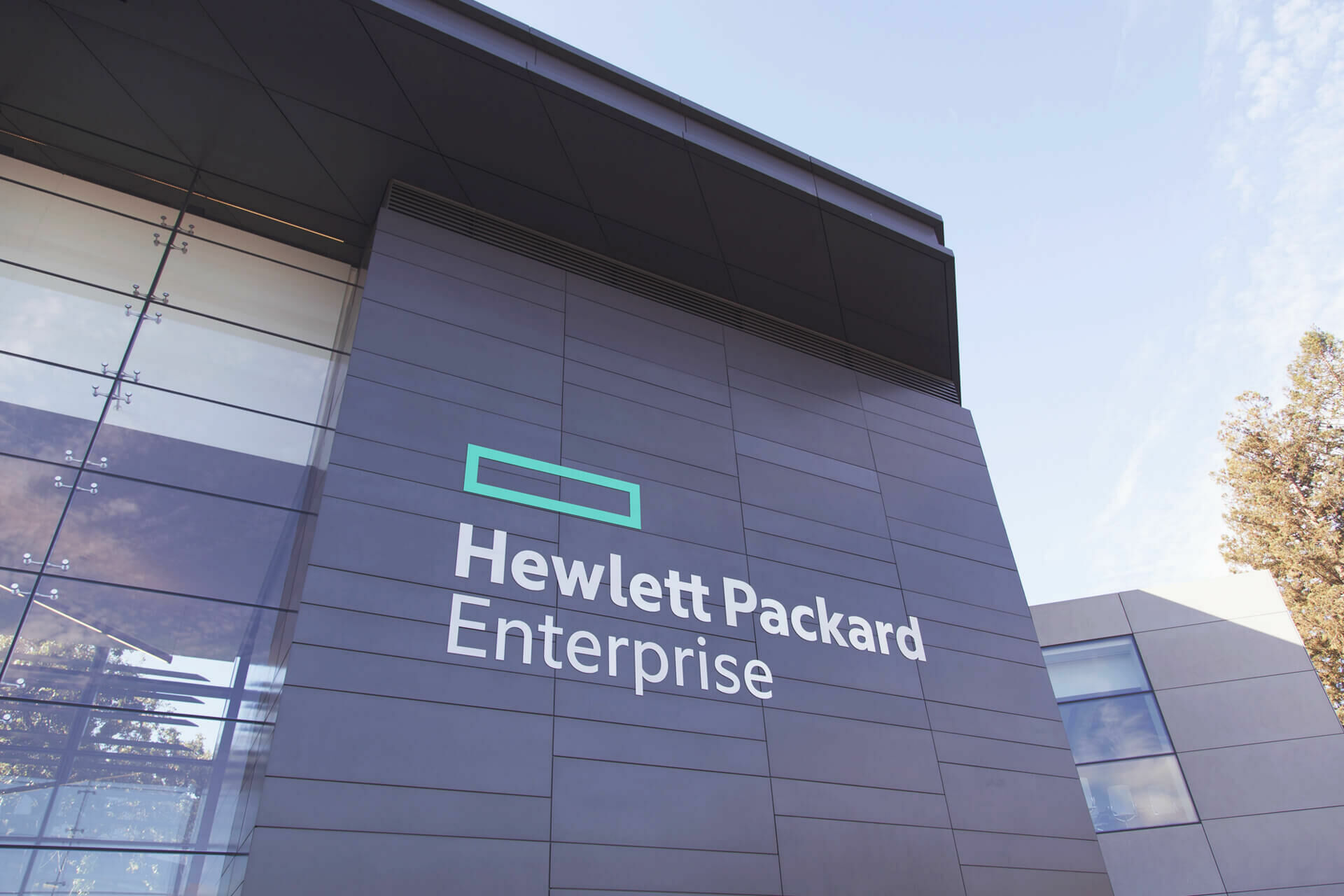 Hewlett Packard окончательно уходит с российского рынка