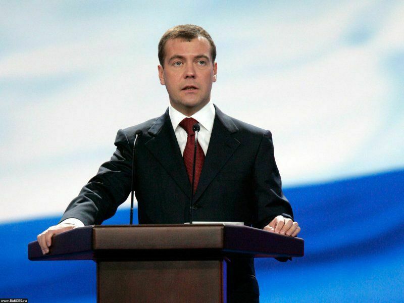 Медведев о новых санкциях: "России объявлена полноценная торговая война"