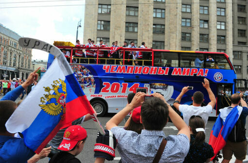 Парад в честь сборной России по хоккею прошел в Москве