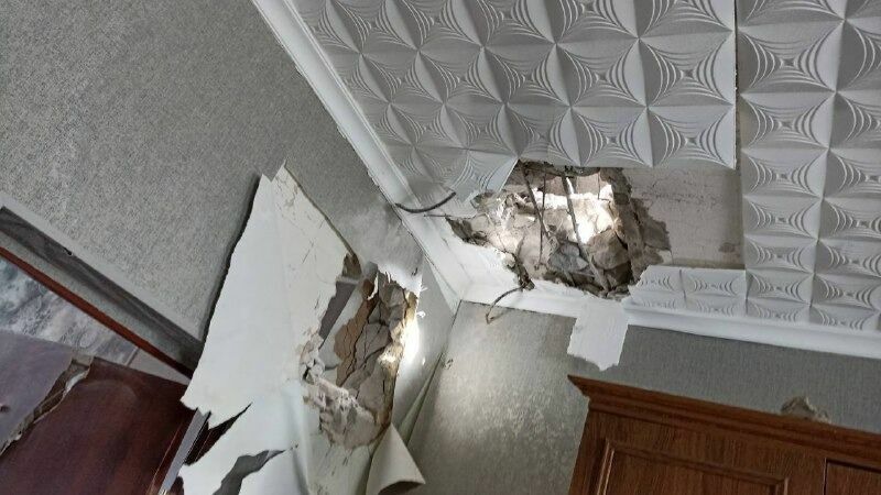 При обстреле белгородского села снаряд пробил крышу жилого дома (ФОТО)