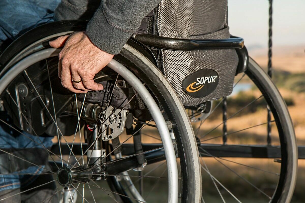 Технические средства реабилитации инвалидов теперь можно купить на Ozon