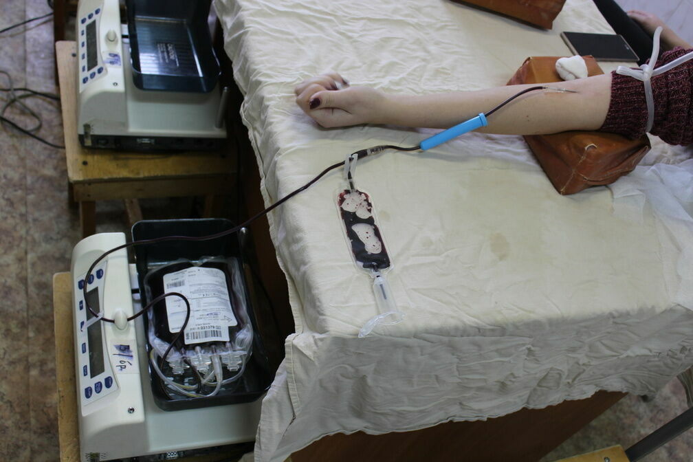 Процесс забора донорской крови
