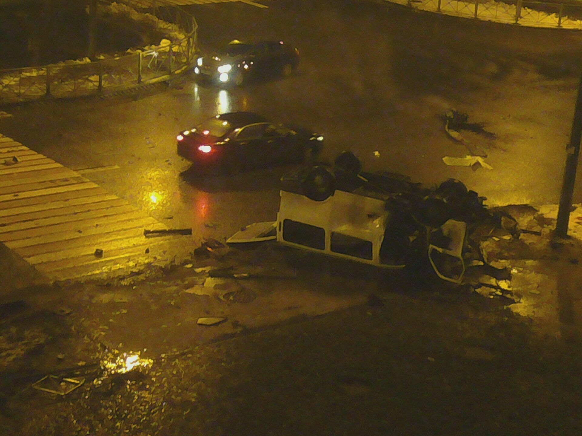 Виновник страшной аварии в Санкт-Петербурге сбежал, бросив труп в машине