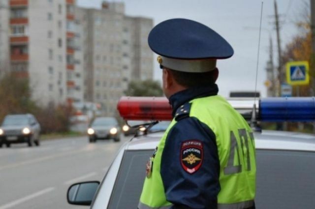 Фура протаранила шесть машин на юге Москвы и скрылась с места ДТП