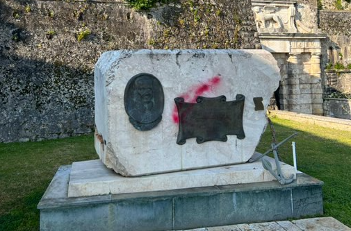 В Греции вандалы осквернили памятник адмиралу Ушакову