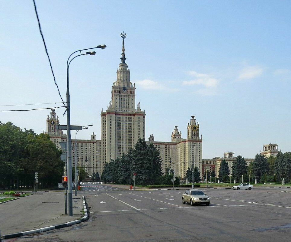 Рядом с главным зданием МГУ скоростной режим на улицах снизят на 20 км/ч