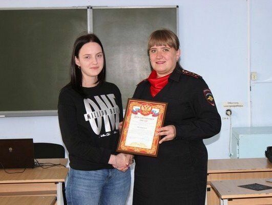 Студентка отнесла в полицию найденный кошелёк с 14 000 рублей