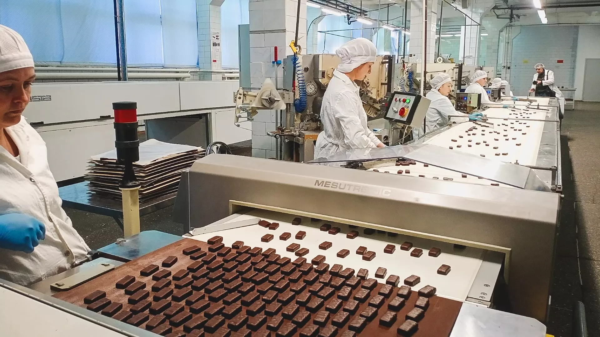 Чтобы получить достаточное количество антиоксидантов, содержащихся в какао-бобах, человеку нужно съесть огромное количество шоколадных плиток