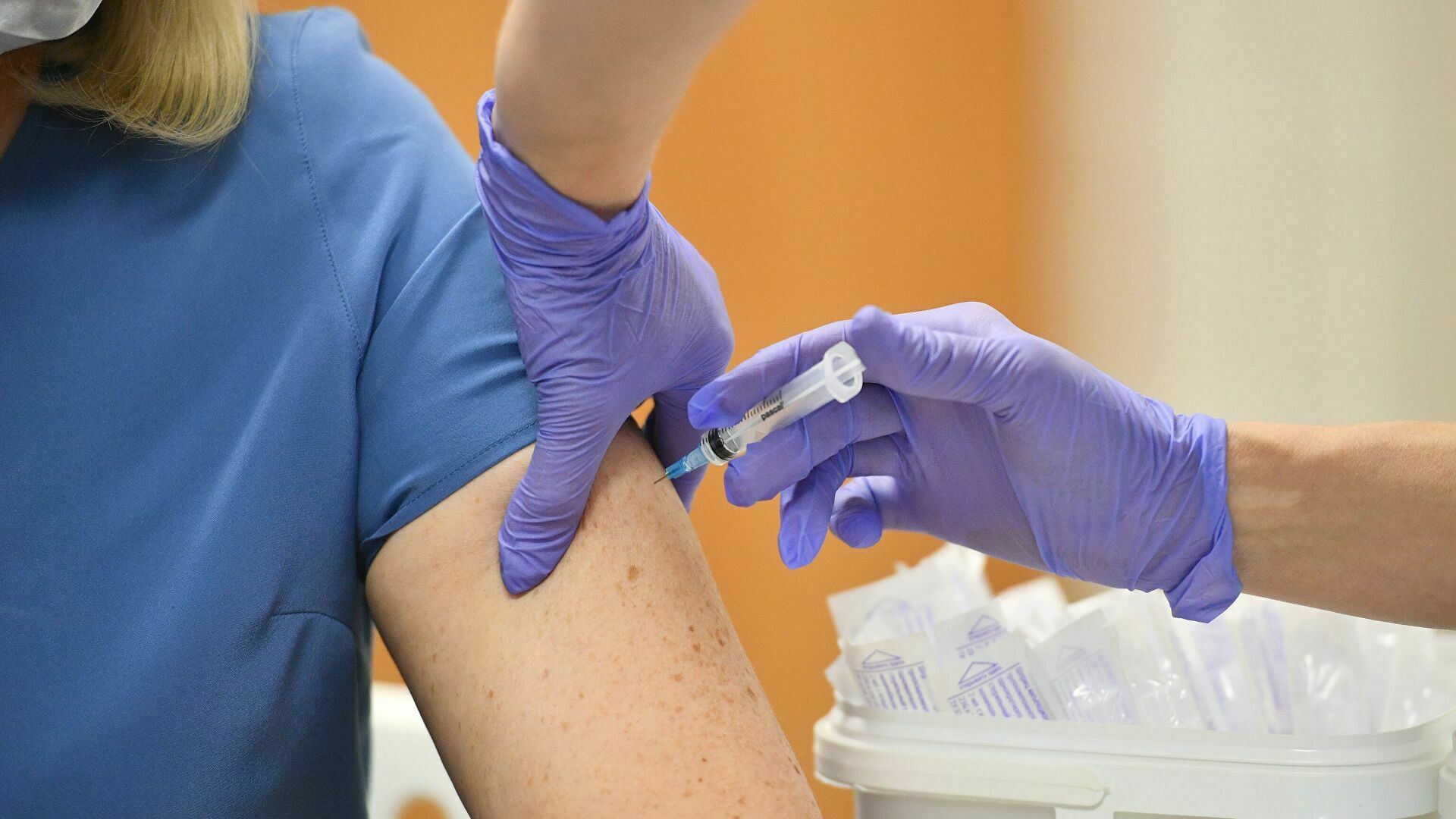 В США впервые вводится обязательная вакцинация,  но не для всех