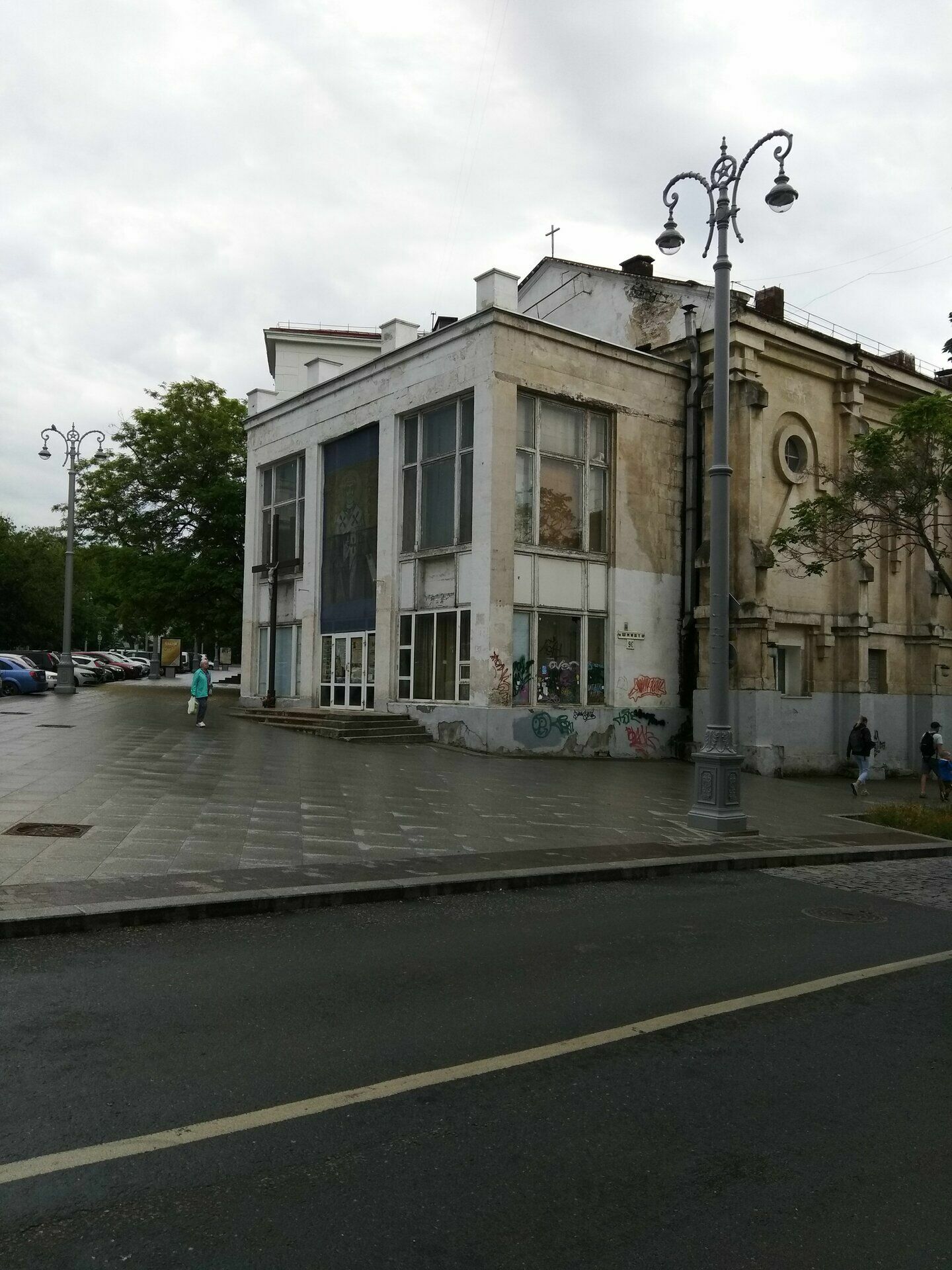 Священный недострой: почему разрушается католический храм в Севастополе