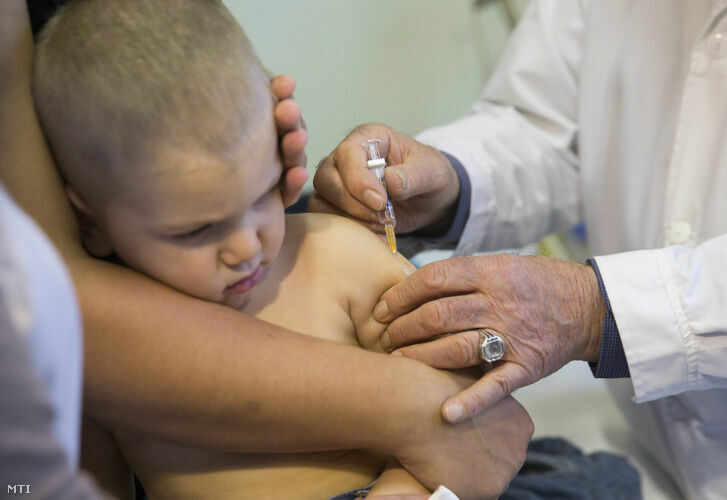 Педиатры назвали 12 осложнений после вакцинации