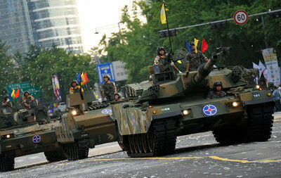 Крупнейший за 10 лет военный парад в Южной Корее