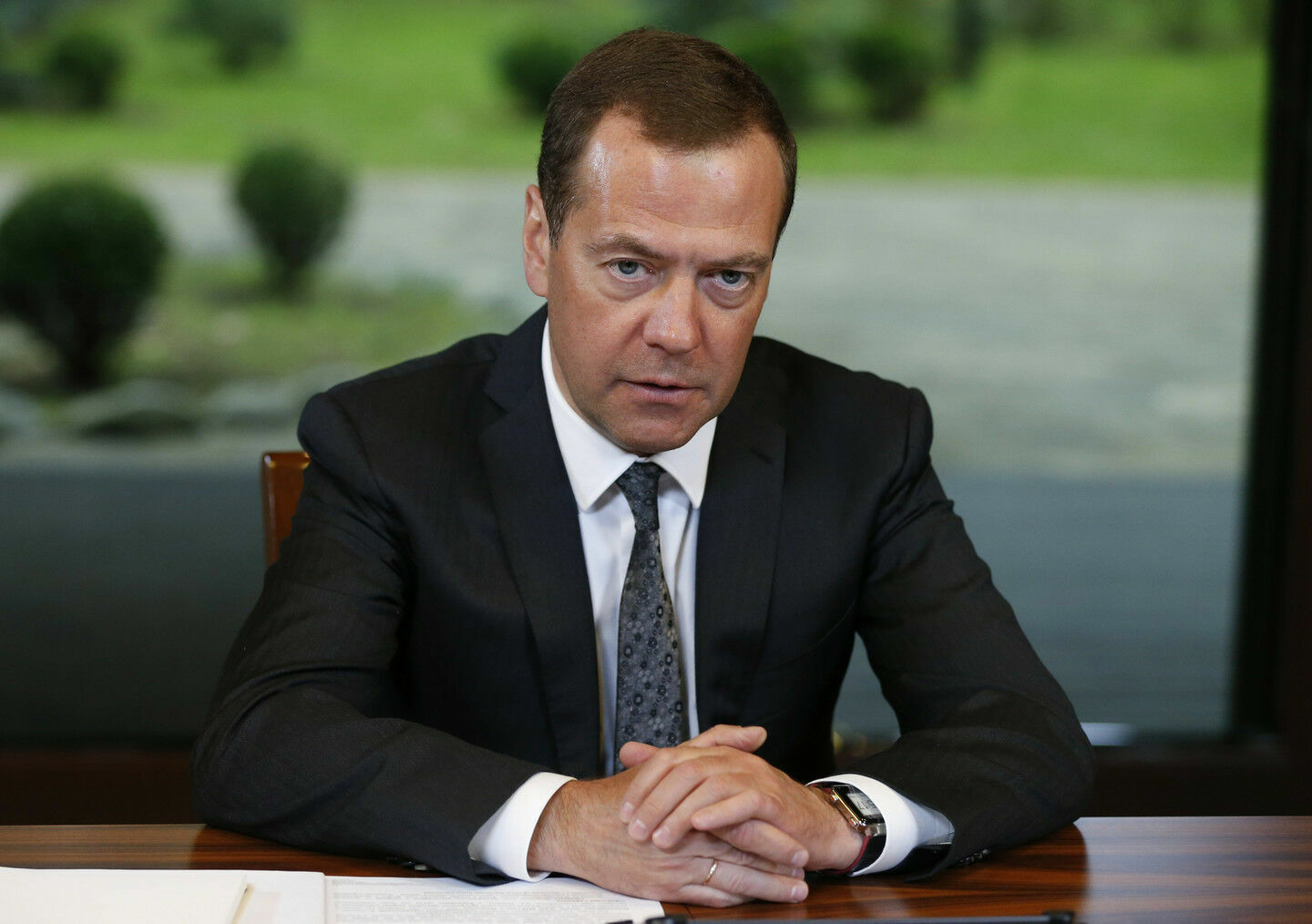 Медведев: вопрос о "четырехдневке" не закрыт