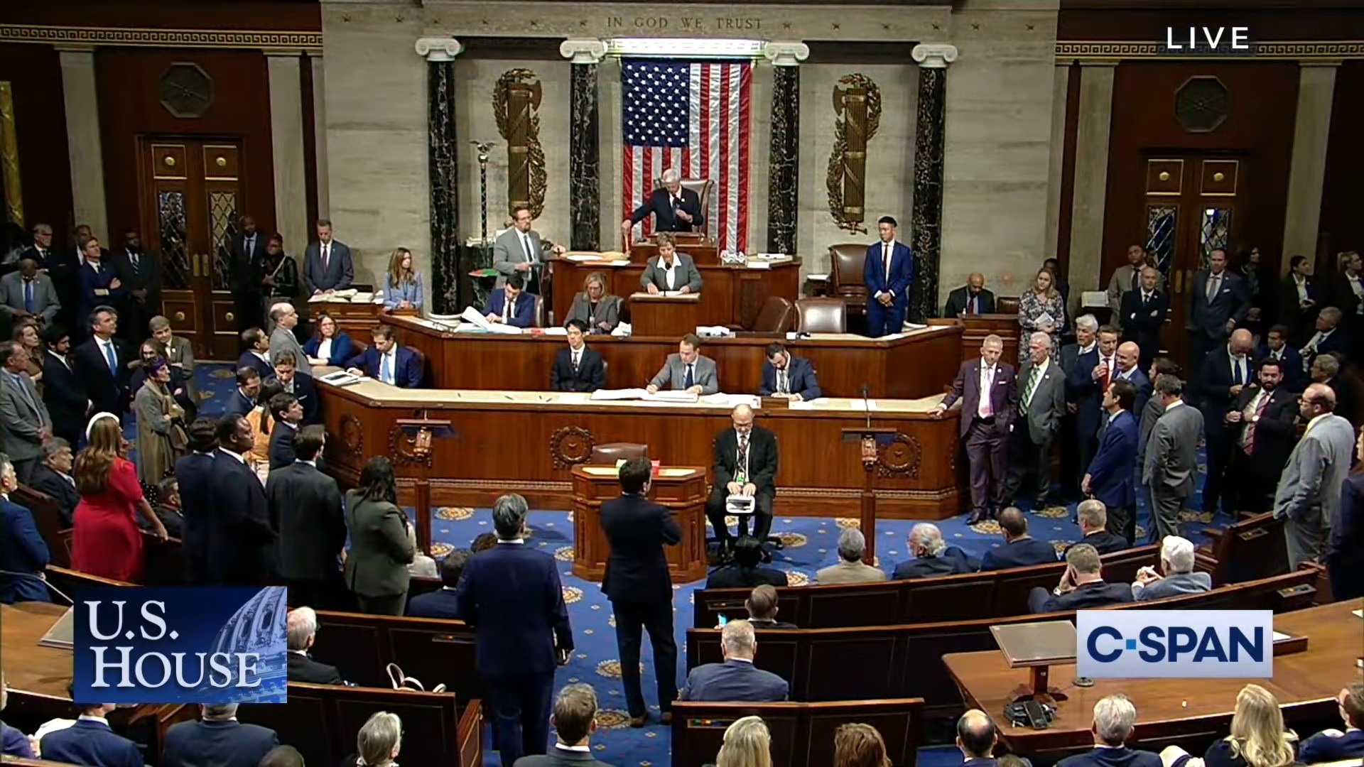 Палата представителей конгресса США впервые в истории отстранила своего спикера