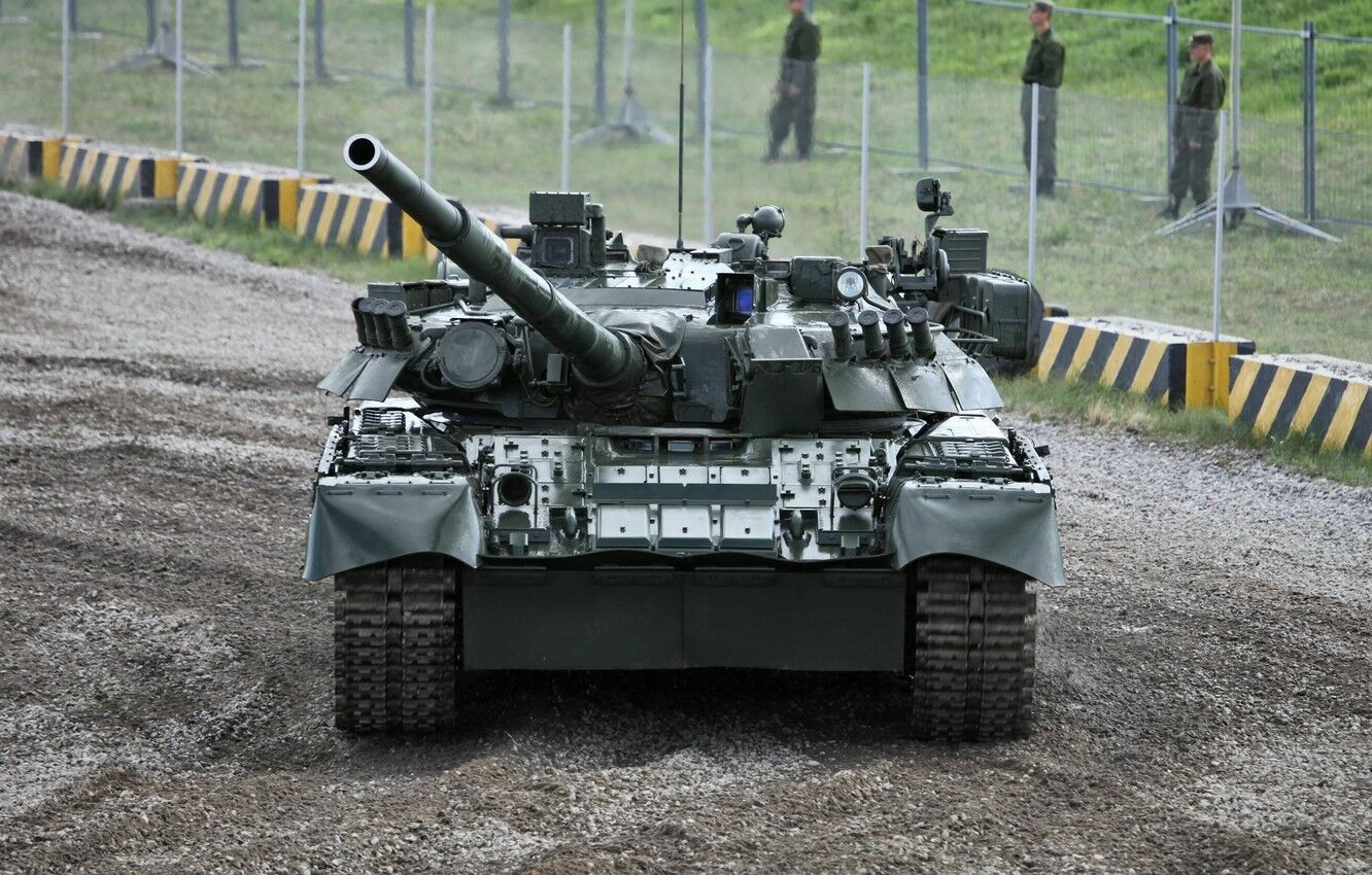 СМИ: Россия стягивает танки к границе с Украиной