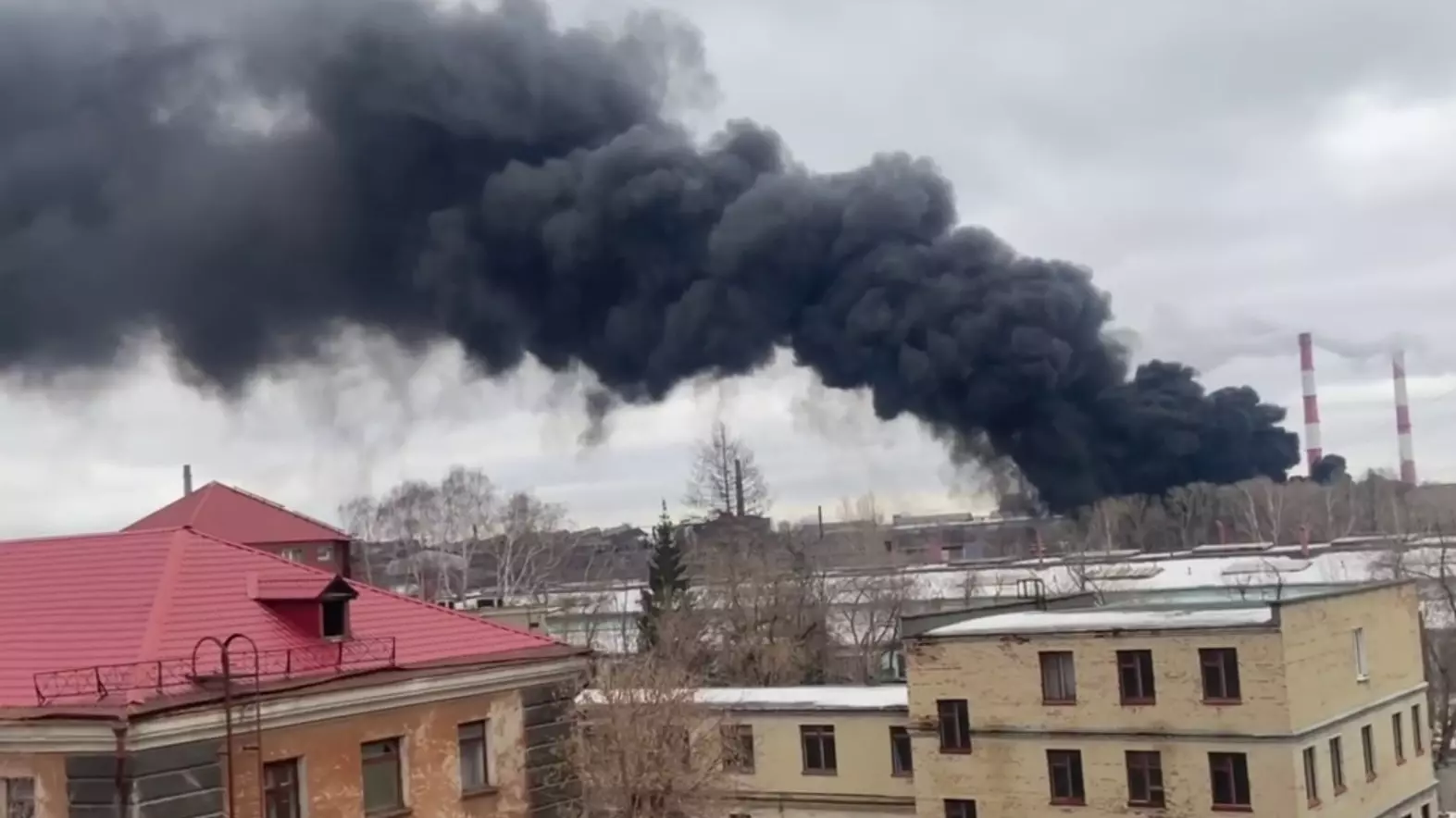 В Екатеринбурге горит легендарный «Уралмашзавод»