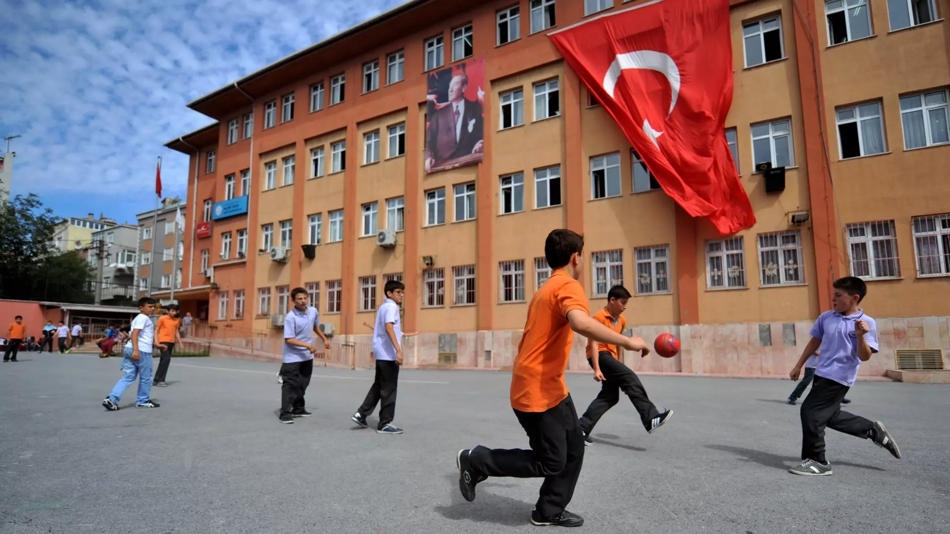 Русского ребенка отказались принимать в турецкой школе
