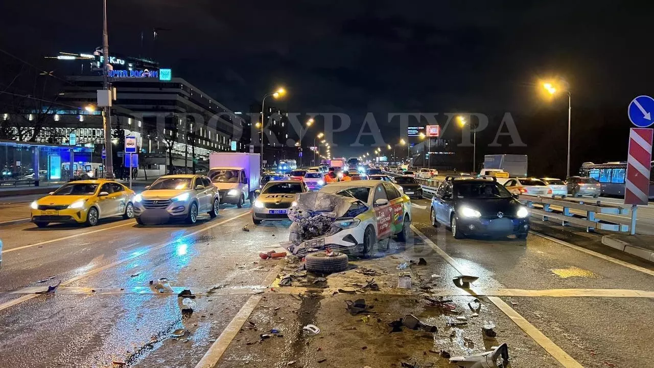 Мигрант-нелегал устроил ДТП с пятью пострадавшими в Москве