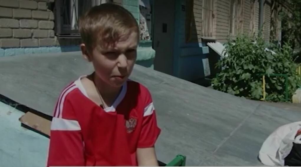 Школьник из Челябинска устроил сбор макулатуры, чтобы купить мячи для детдома