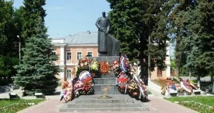 В Ельце школьники осквернили памятник героям войны