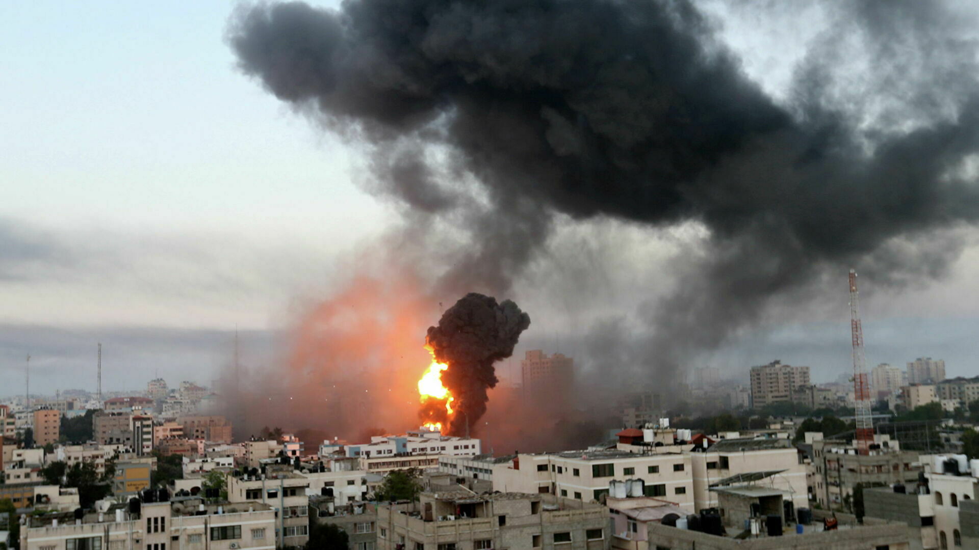 Израиль объявил о наземной и воздушной атаках на сектор Газа