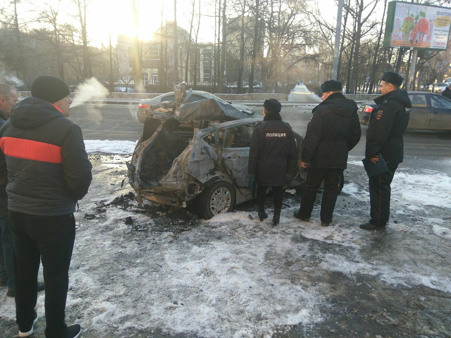 В центре Челябинска взорвался автомобиль: есть раненые