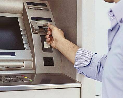 Население стало меньше снимать деньги в банкоматах