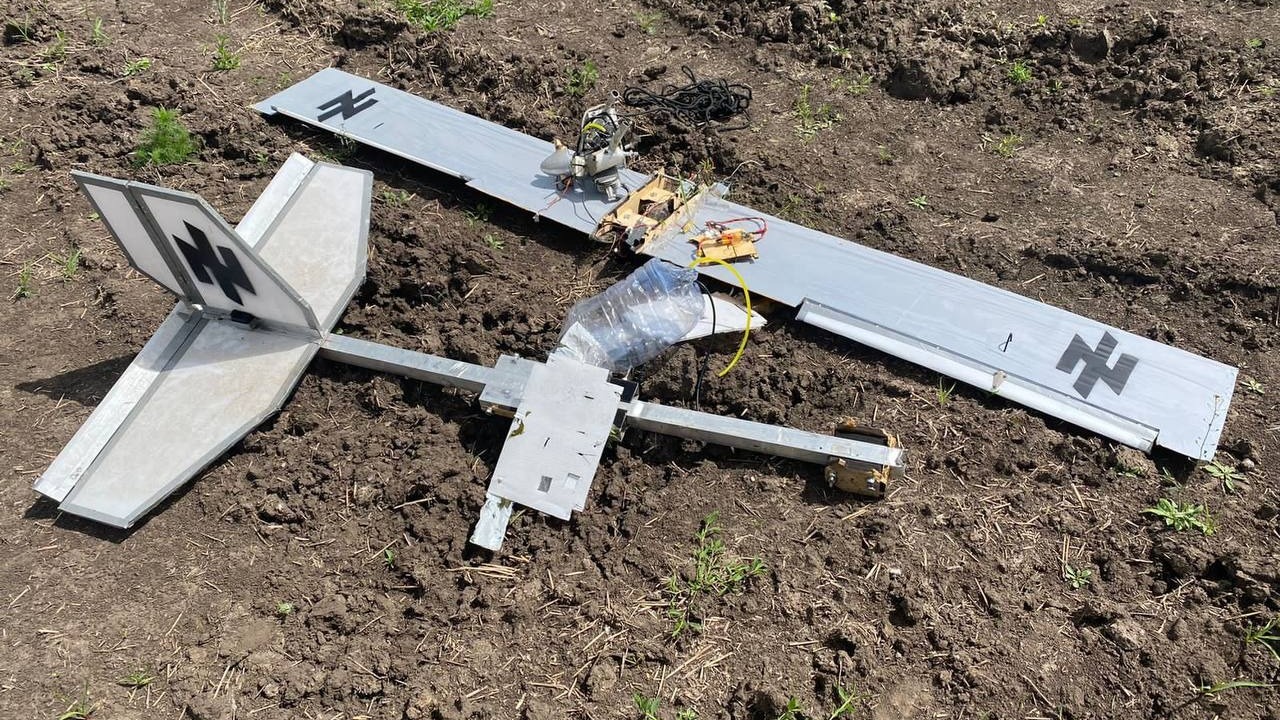 В Курской области сбили дрон с символикой украинского нацбатальона «Азов» *