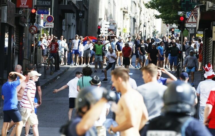 В ходе беспорядков в Марселе пострадали порядка 35 человек