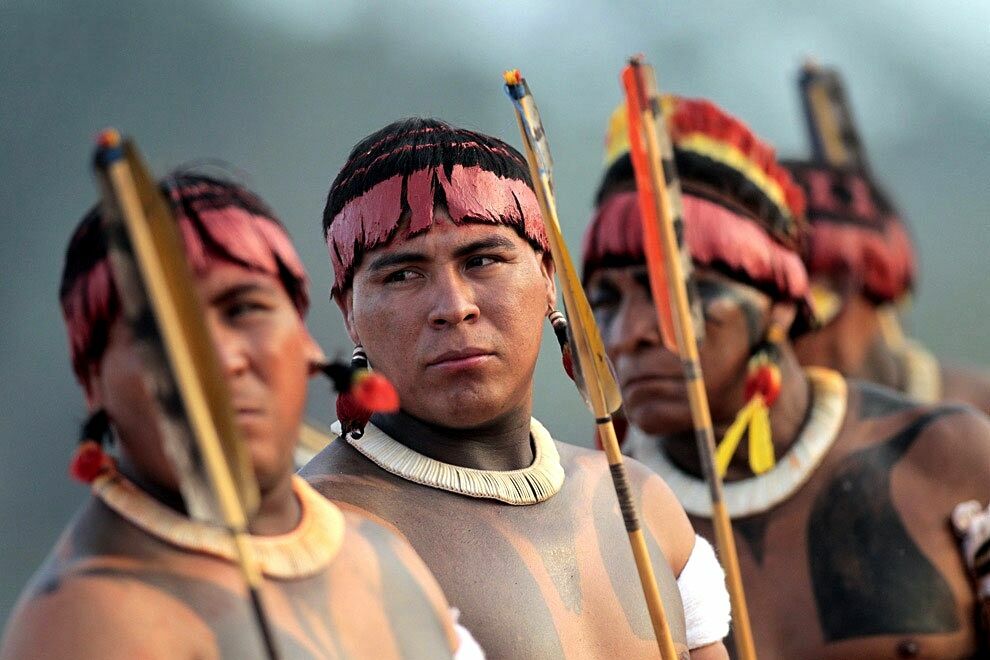 Индейцы Амазонии протестуют против незаконной добычи золота в своих резервациях
