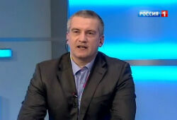 Аксенов предложил крымским татарам войти во все органы власти автономии