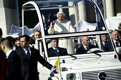 Папа Римский Бенедикт XVI попрощался со своей паствой