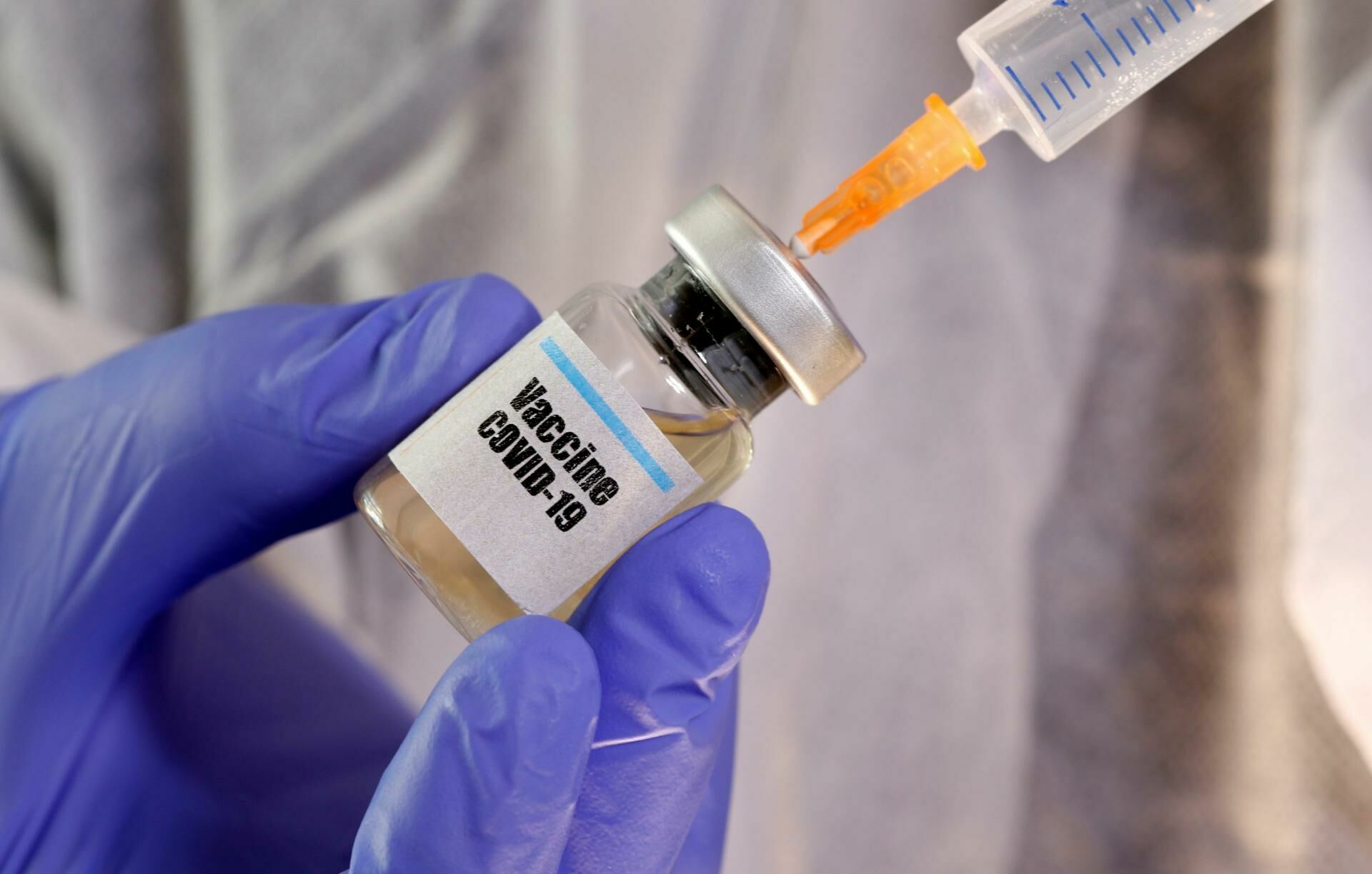 Иммунолог призвал испытывающих вакцину от ковида не делать тест на антитела