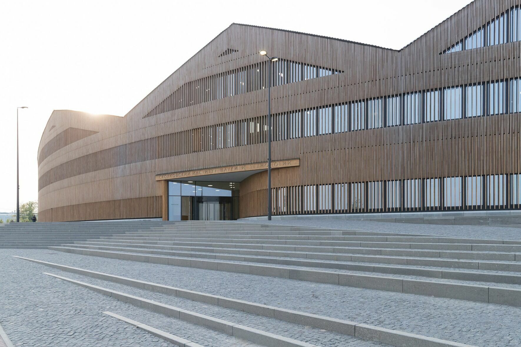 Лауреаты Притцкеровской премии - швейцарские архитекторы Жак Херцог и Пьер де Мерон спроектировали кампус для образовательного и исследовательского центра "Сколтех" в Сколково