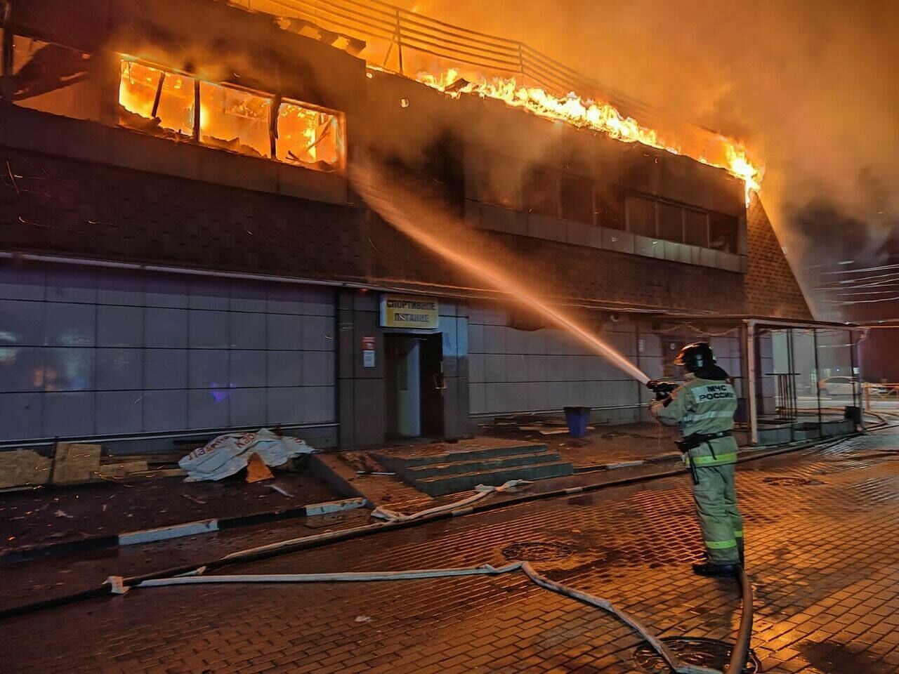 В Мытищах загорелось кафе «Жар»