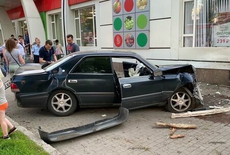 Воронежский полицейский сбил трех человек на тротуаре