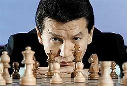 Илюмжинов сохранил за собой пост главы мировых шахмат