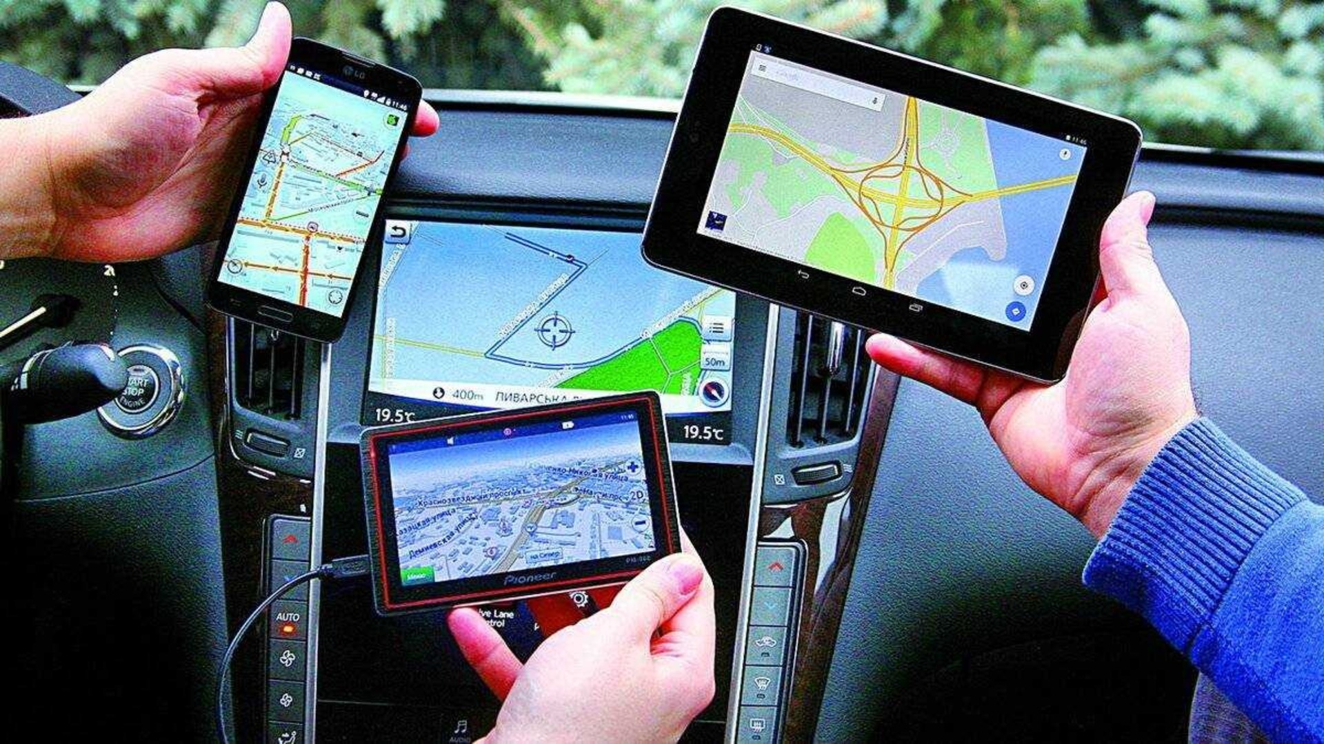 Навигатор в машину без интернета. Навигатор машина. GPS навигация. GPS навигатор для машины. Навигатор на смартфоне.
