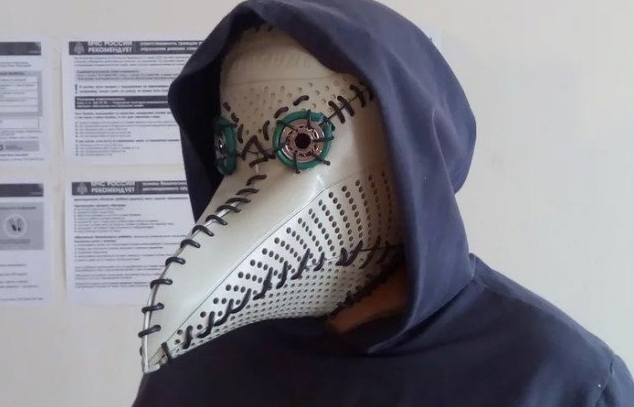 Пользователь Сети создал защитную маску из монитора