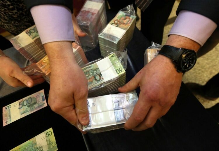 Банки Белоруссии начали выдавать деноминированные деньги