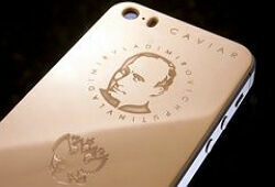 Итальянские ювелиры выпустили золотой «Путинфон» с гравировкой президента