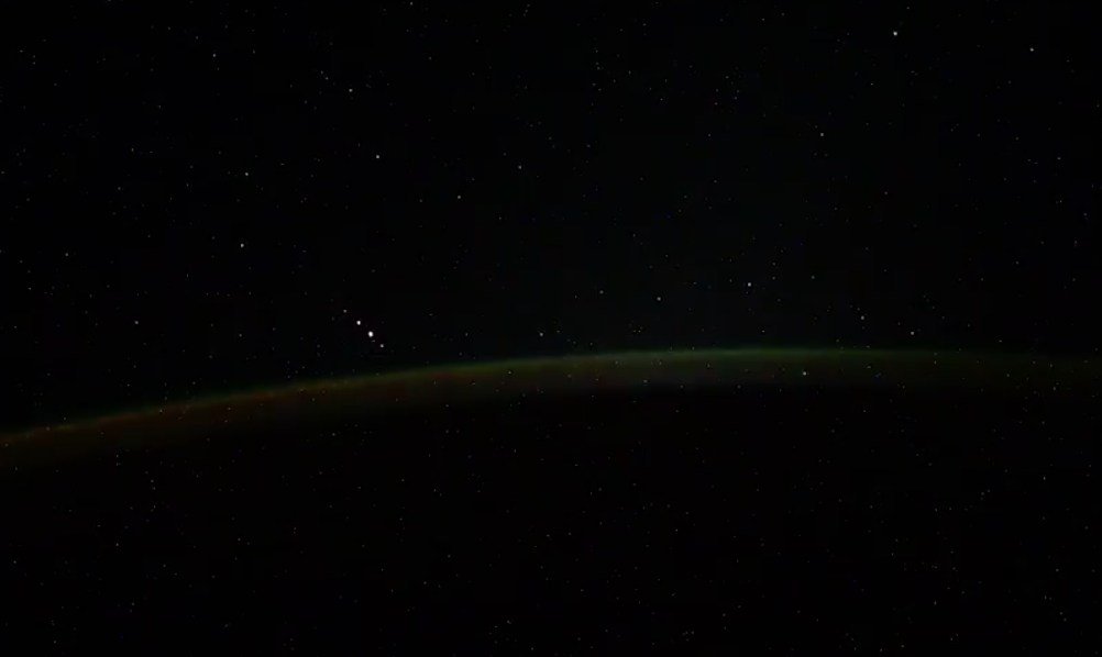 Российский космонавт снял на видео пять НЛО