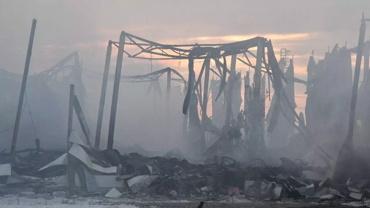Склад в Шушарах после пожара